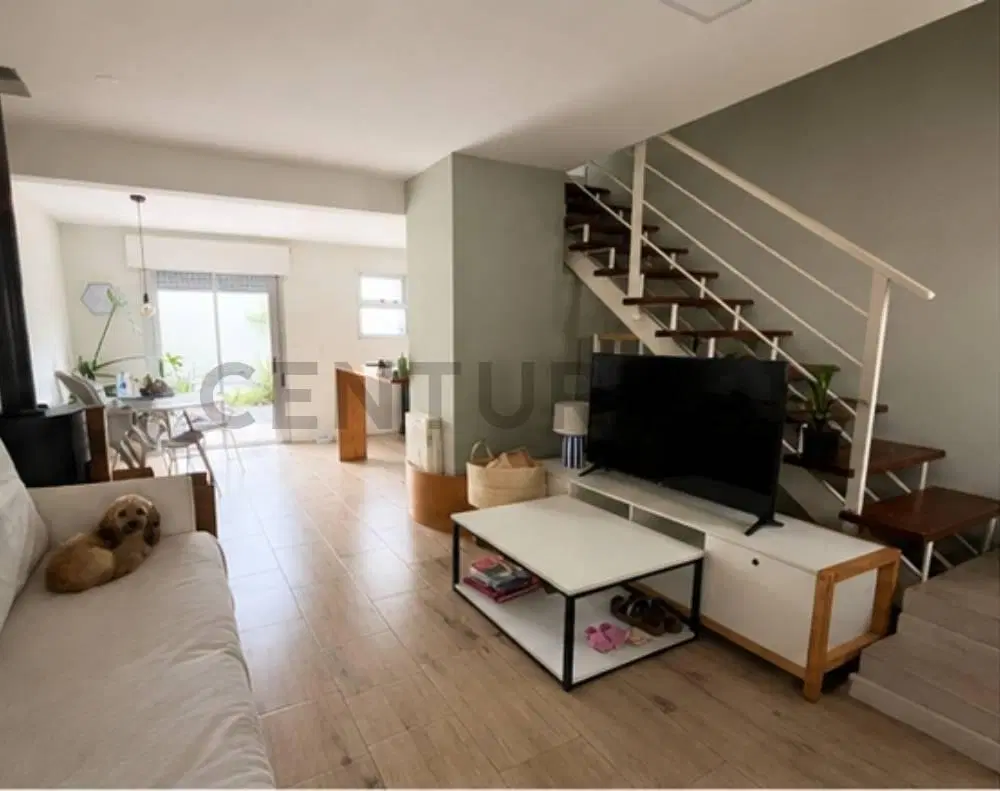 Alquiler Casa Duplex Impecable  2 dormitorios Patio y  Balcón G/Comunes bajos 4