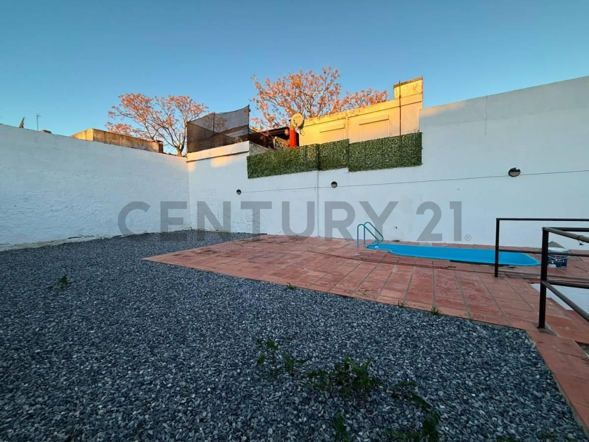 Alquiler CASA con gran Fondo, Piscina, Jacuzzi, Parrillero y GARAGE