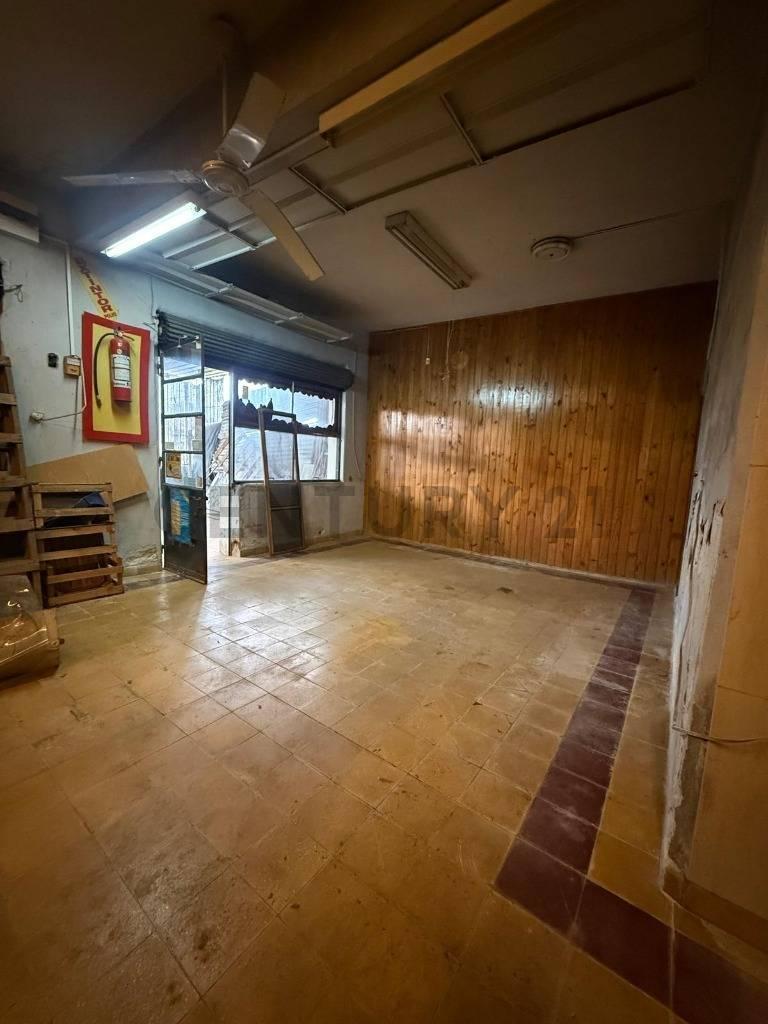 Foto de Alquiler amplio local Comercial al frente en Las Acacias 92 m2, imagen 2