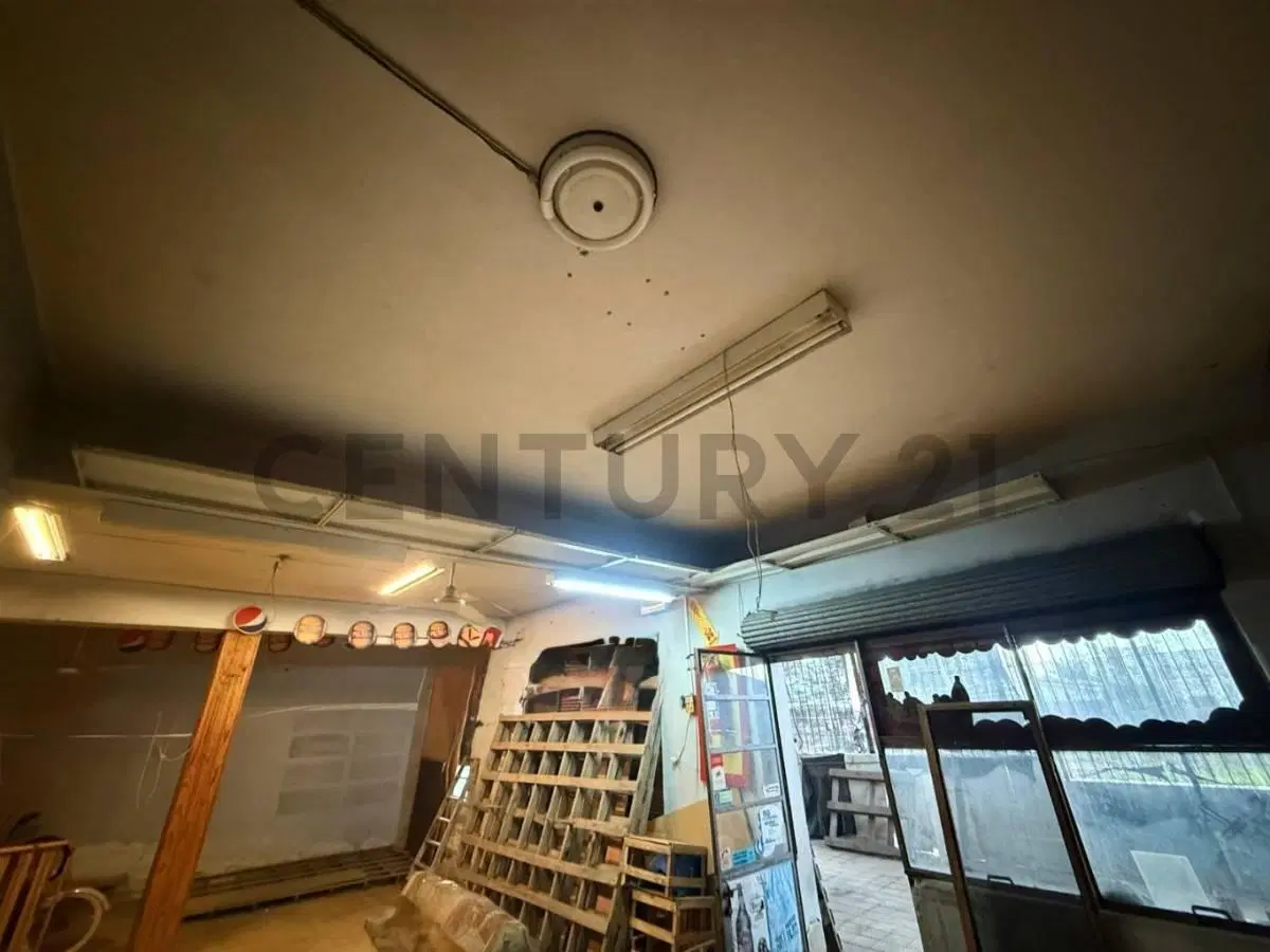 Alquiler amplio local Comercial al frente en Las Acacias 92 m2 5