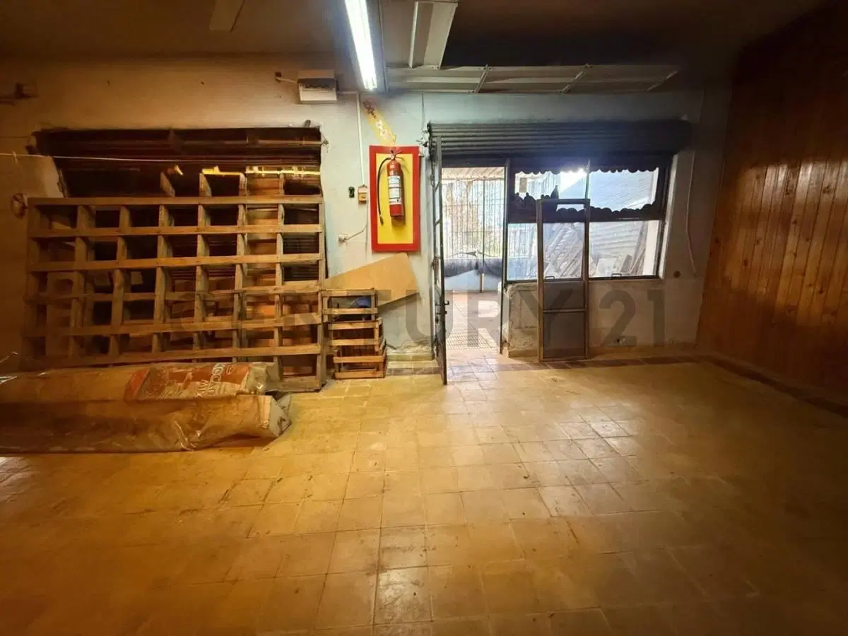 Alquiler amplio local Comercial al frente en Las Acacias 92 m2 4