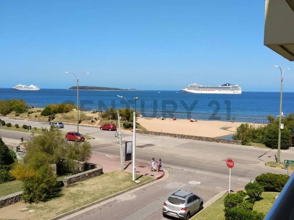 Venta Nuda propiedad Rambla Punta del Este -Apto 2 Dor -2 Baños Gje USD170.000 5