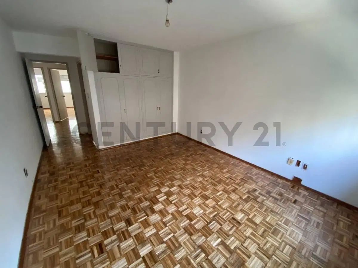 ALQUILER Apartamento FRENTE de gran metraje a pasos de la rambla Pocitos 4