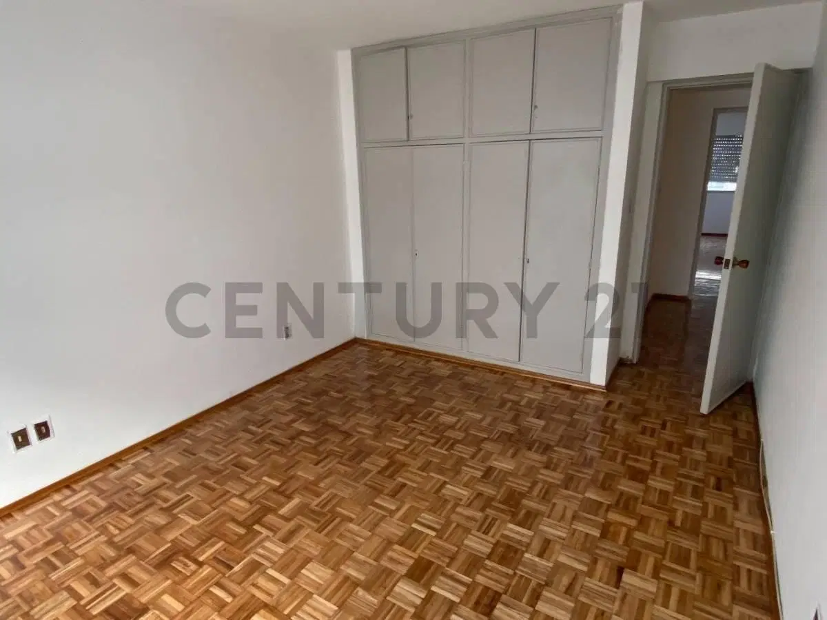 ALQUILER Apartamento FRENTE de gran metraje a pasos de la rambla Pocitos 1