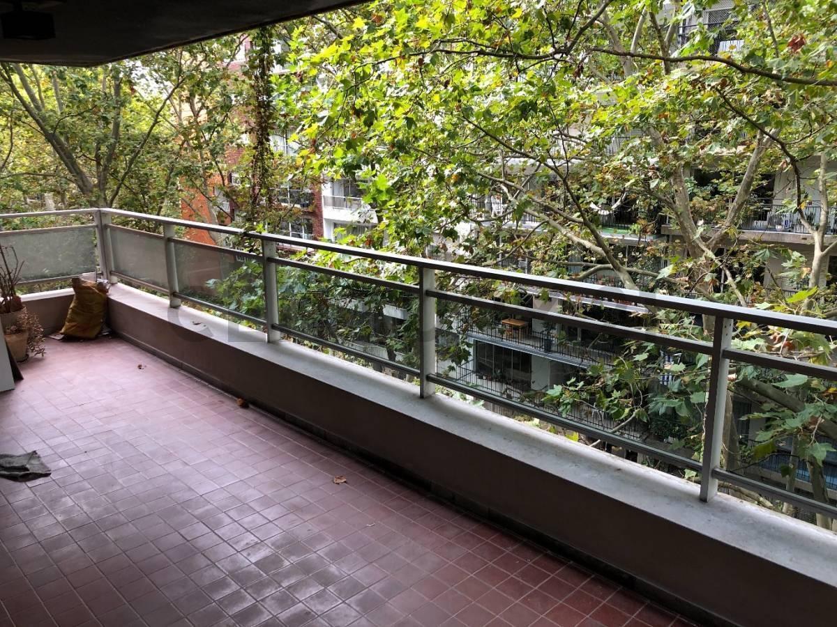 ALQUILER Apartamento FRENTE de gran metraje a pasos de la rambla Pocitos