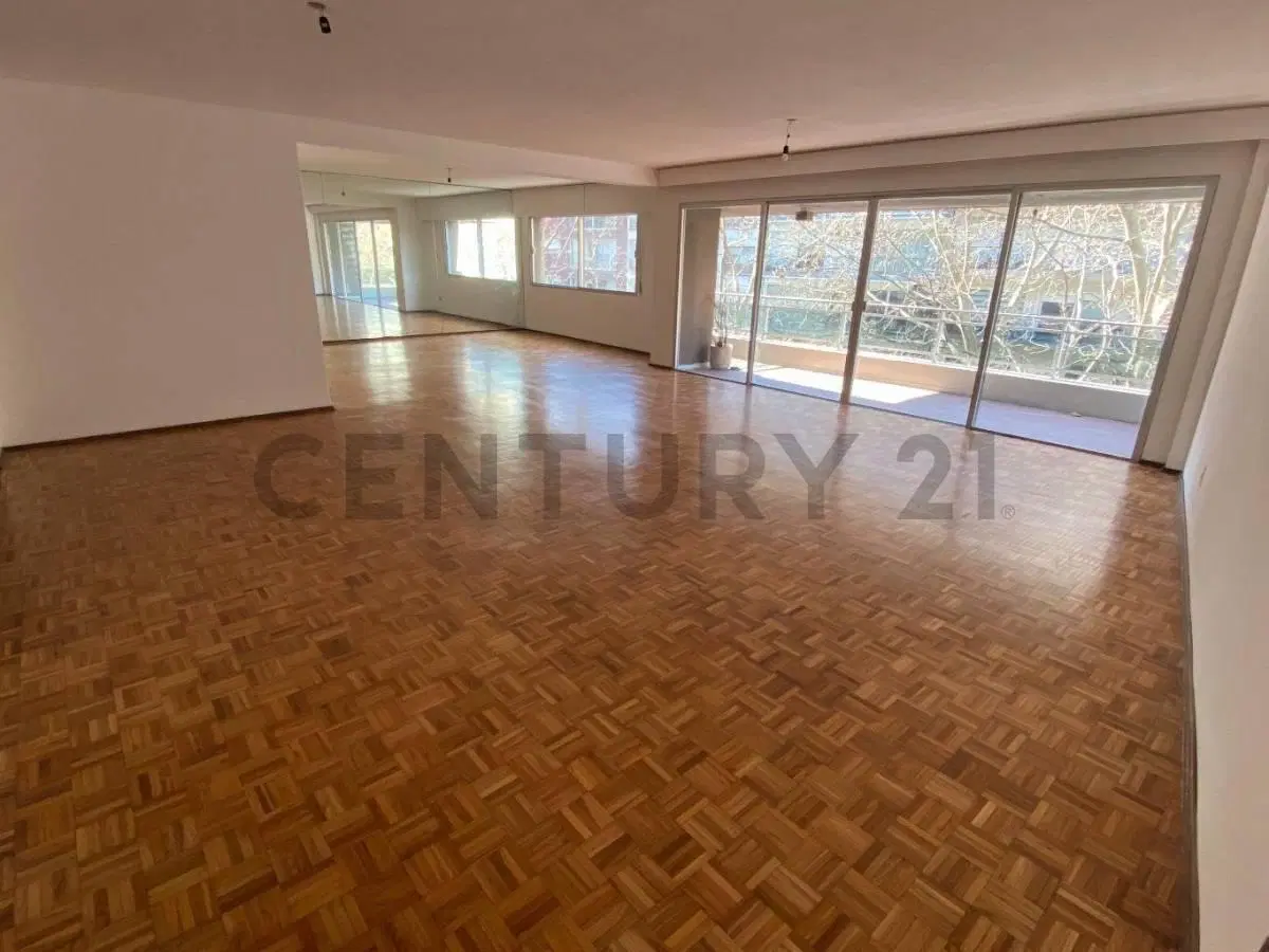 ALQUILER Apartamento FRENTE de gran metraje a pasos de la rambla Pocitos 3