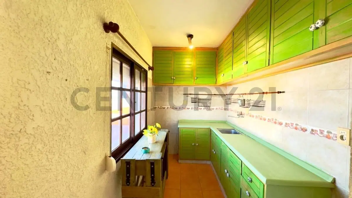 CIUDAD VIEJA, 1 DORMITORIO,4to PISO ESCALERA, AZOTEA CON VISTA AL MAR APTO BANCO 3