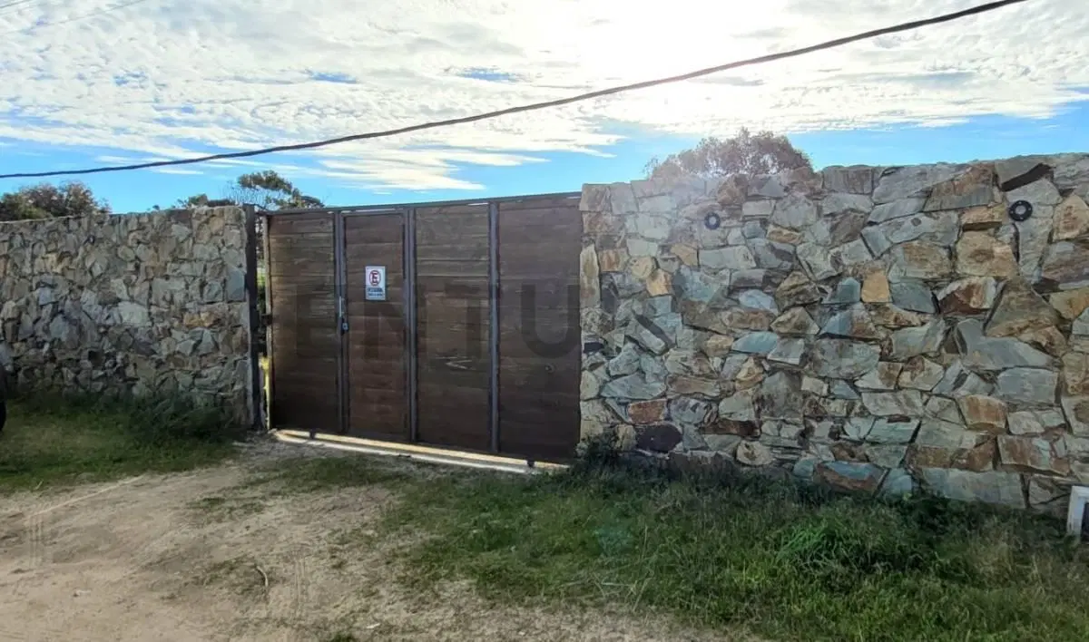 VENTA CASA FRENTE AL MAR 3 DORMITORIOS 3 BAÑOS PISCIINA 4