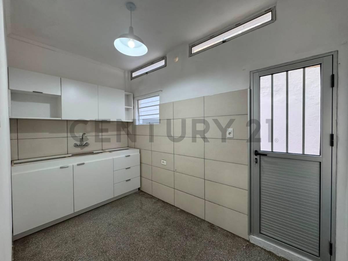 Foto de Recilado- 2 dormitorios-2 patios- GC bajos- prox rambla -Sarandi Cuidad, imagen 2