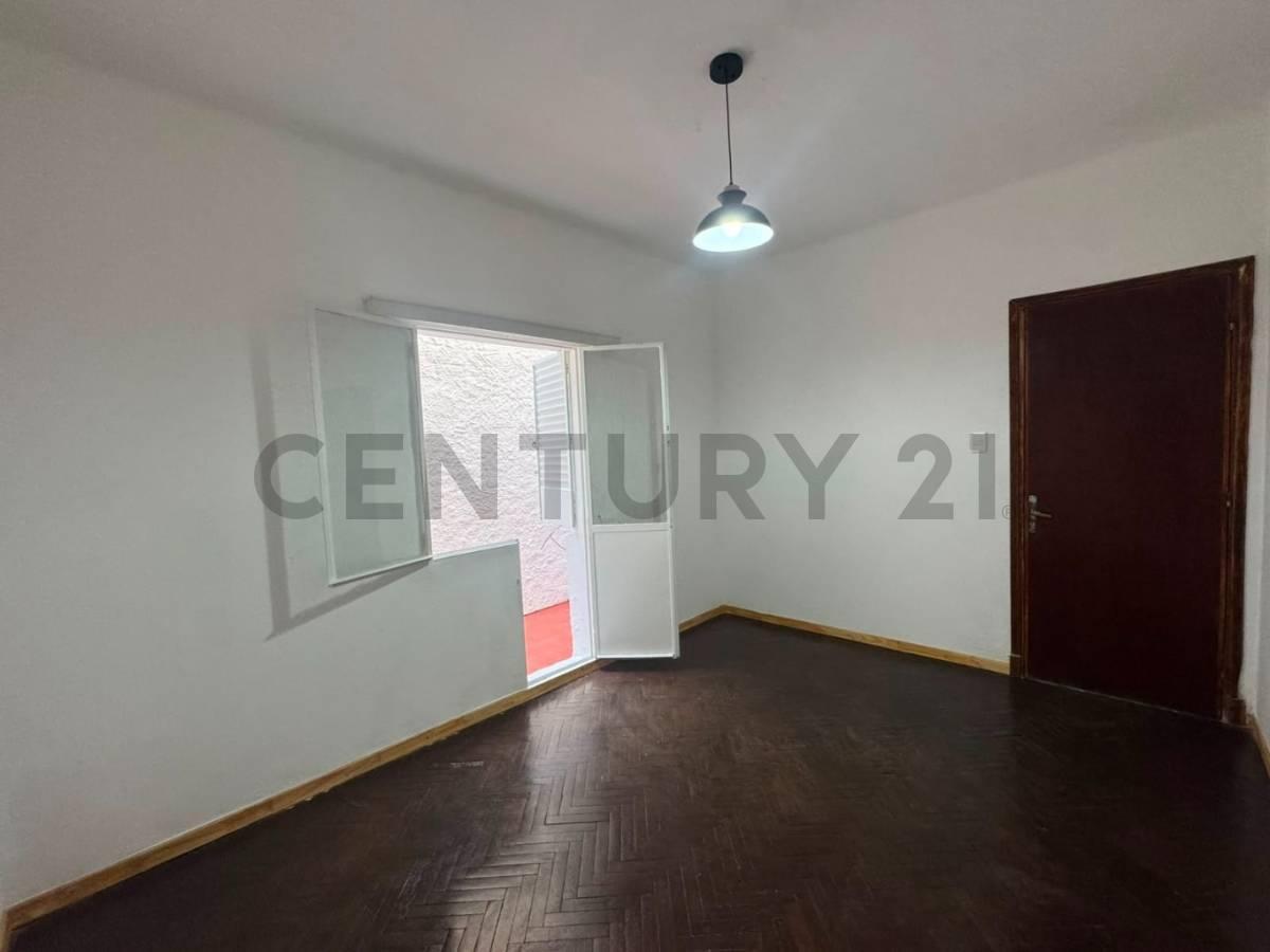 Foto de Recilado- 2 dormitorios-2 patios- GC bajos- prox rambla -Sarandi Cuidad, imagen 5