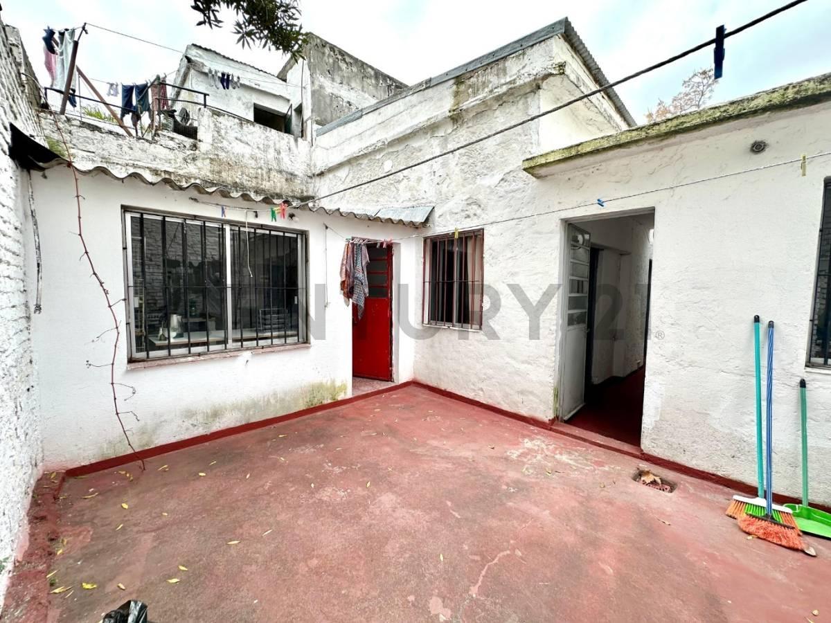 Foto de Venta casa La Comercial 3 dormitorios 1 baño 2 toiletes garage patios inversion, imagen 3