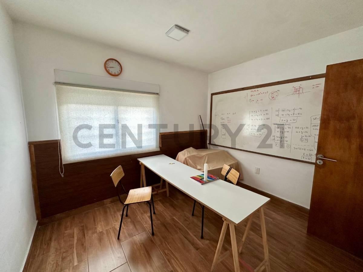 Foto de Venta casa La Comercial 3 dormitorios 1 baño 2 toiletes garage patios inversion, imagen 1