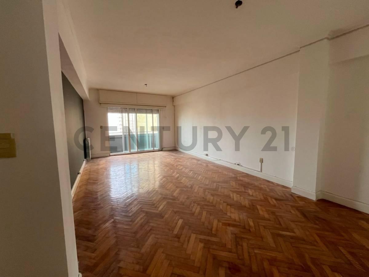 Foto de Venta Apartamento 3 Dormitorios | 2 baños | Reciclado | Piso Alto | Centro, imagen 3