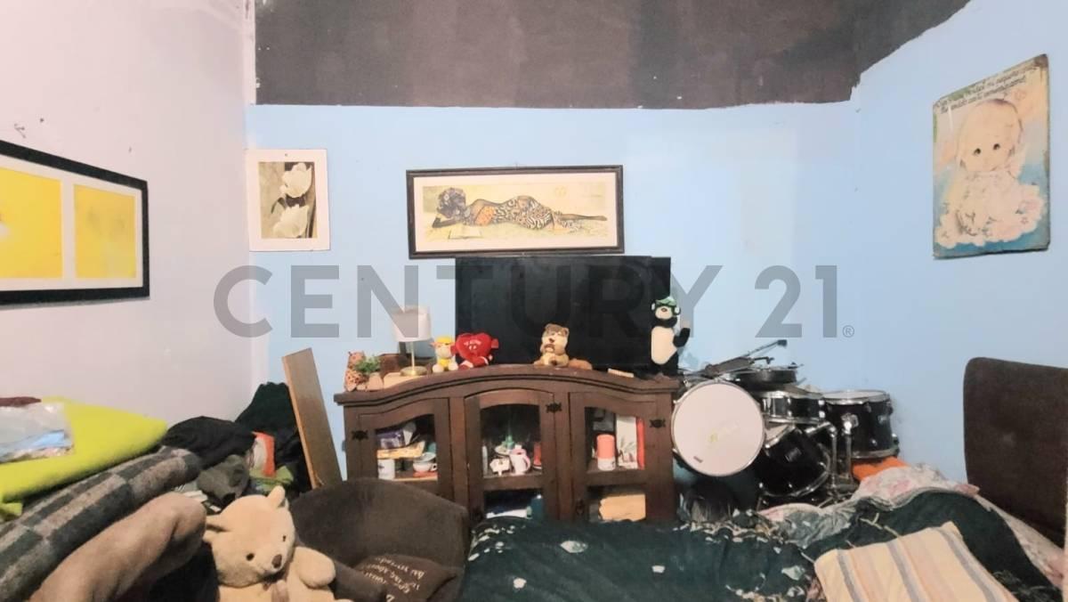 Foto de VENTA CASA 2 dormitorios a RECICLAR barrio Goes, imagen 2