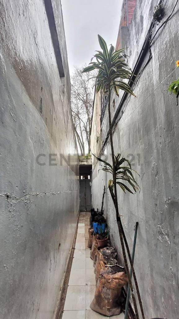 Foto de VENTA CASA 2 dormitorios a RECICLAR barrio Goes, imagen 1