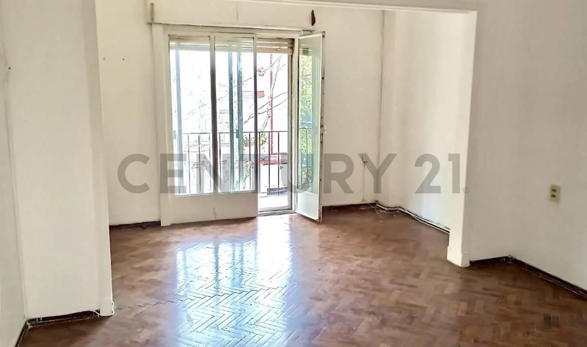 Foto de 3 dormitorios al frente, balcón y bajos GC,Parque Rodo, imagen 3