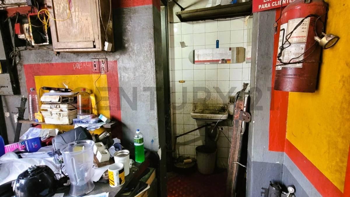 Foto de VENTA LOCAL COMERCIAL, GALPÓN 137M2 ENTRADA GARAJE PROX PALACIO, imagen 2