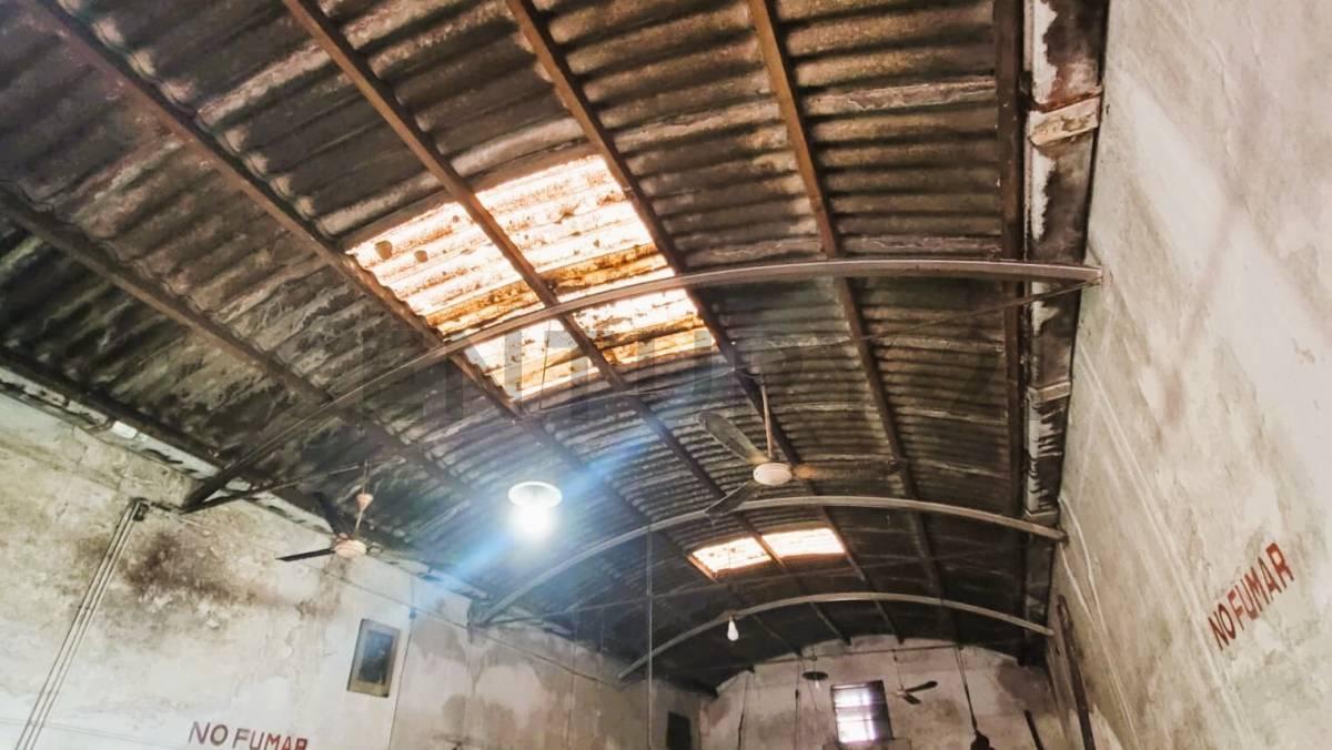 Foto de VENTA LOCAL COMERCIAL, GALPÓN 137M2 ENTRADA GARAJE PROX PALACIO, imagen 4