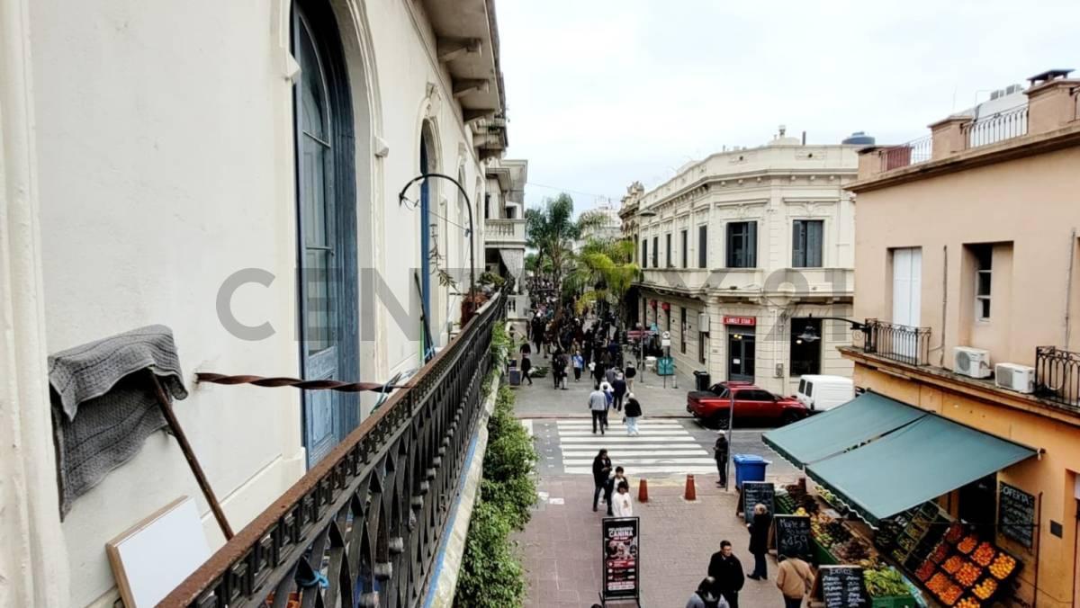Foto de VENTA APARTAMENTO 2 DORMITORIOS CIUDAD VIEJA 1er PISO ESCALERA, imagen 2