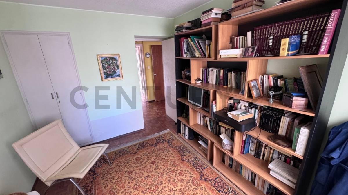 Foto de Apto PISO ENTERO a mts de Rambla de Punta Carretas + GARAGE c/ balcon, imagen 1