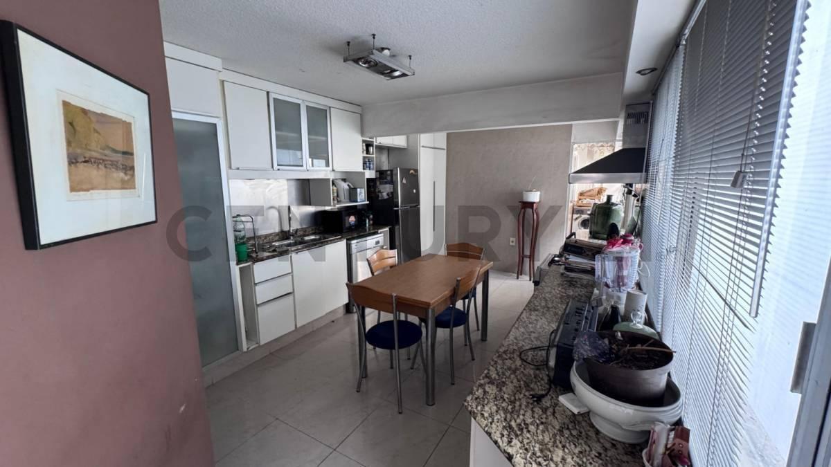 Foto de Apto PISO ENTERO a mts de Rambla de Punta Carretas + GARAGE c/ balcon, imagen 3