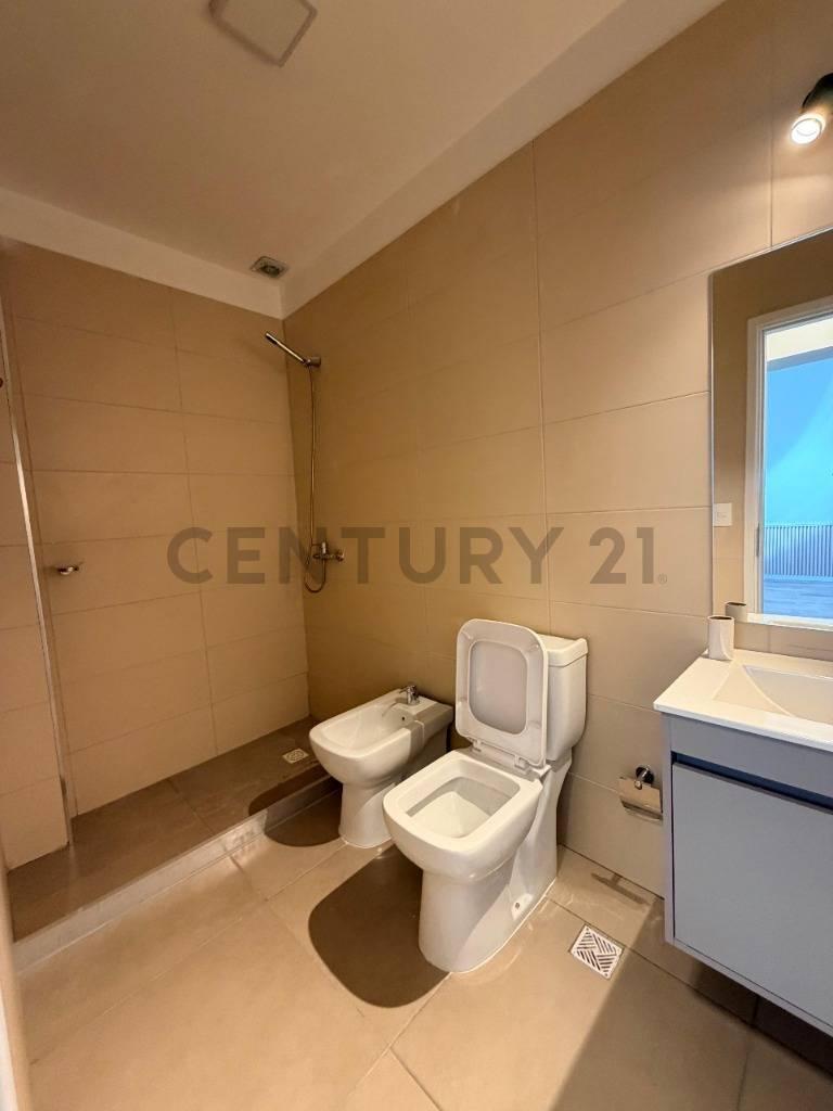 Foto de Casa a ESTRENAR/Reciclada/mt Bulevar Artigas/Cochera 2 autos/Terraza y, imagen 5