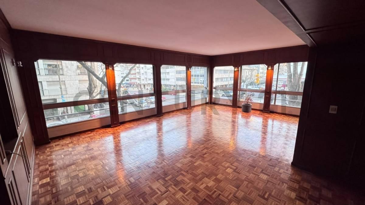 Foto de Exclusivo depto de categoria en Pocitos/GARAGE/FRENTE/mt Rambla/Sobre, imagen 2