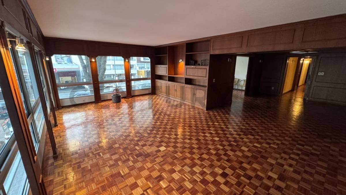 Foto de Exclusivo depto de categoria en Pocitos/GARAGE/FRENTE/mt Rambla/Sobre, imagen 4