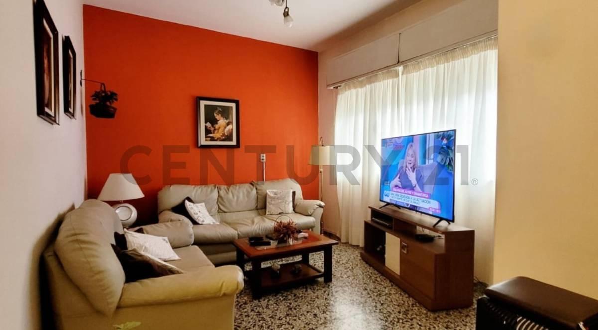 Foto de VENTA CASA REDUCTO 3 DORMITORIOS, PATIO, PADRÓN ÚNICO DÚPLEX, imagen 1