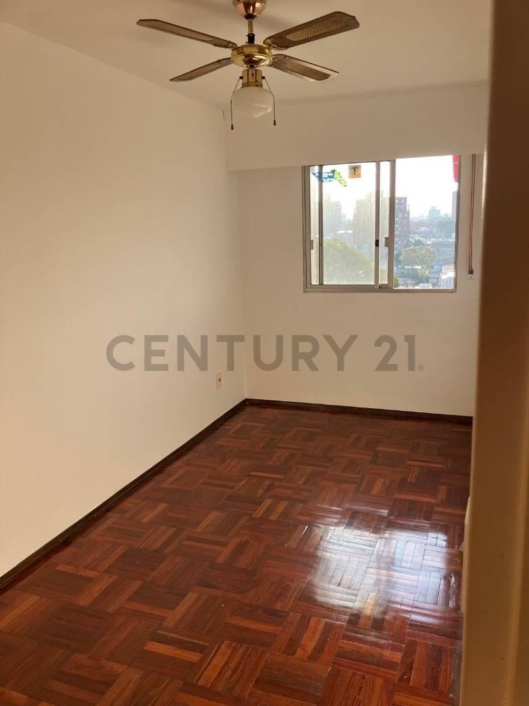 Foto de 2 dormitorios CON COCHERA en Buceo, balcón al frente, sobre Av Rivera, imagen 2