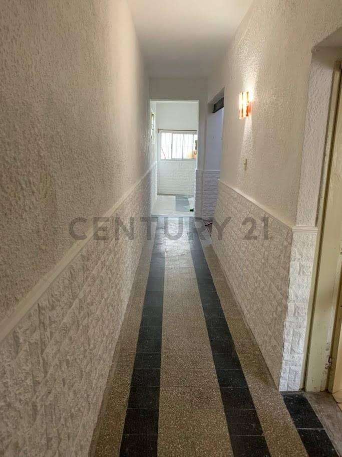 Foto de Casa La Blanqueada/ FRENTE/cochera+patio/mt de BvArtigas /3dor, imagen 5
