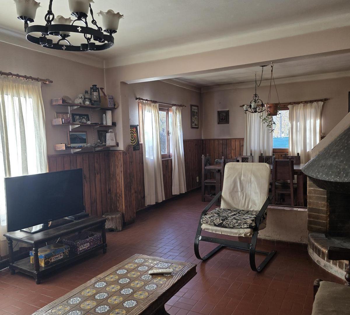 Foto de Se vende casa en El Bolsón- Barrio residencial, imagen 1