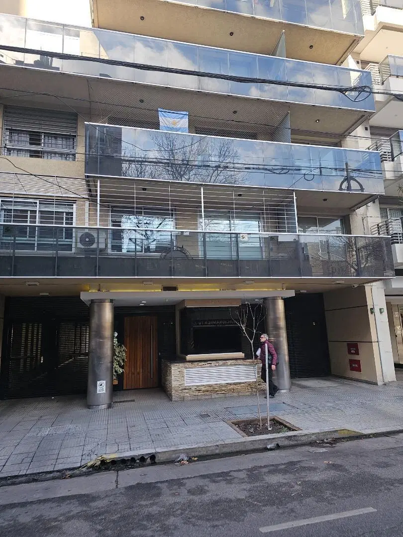 HERMOSO 2 AMBIENTES AL FRENTE CON BALCON 4