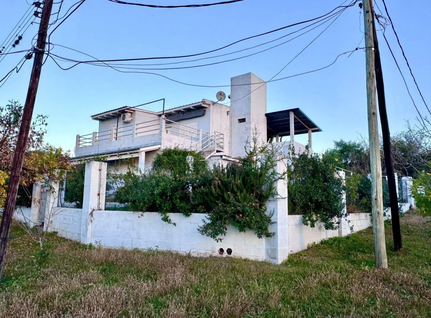 CASA ALQUILER 2 DOR 2 BÑS PILETA COCHERA EN VILLA PARQUE SIQUIMAN 3