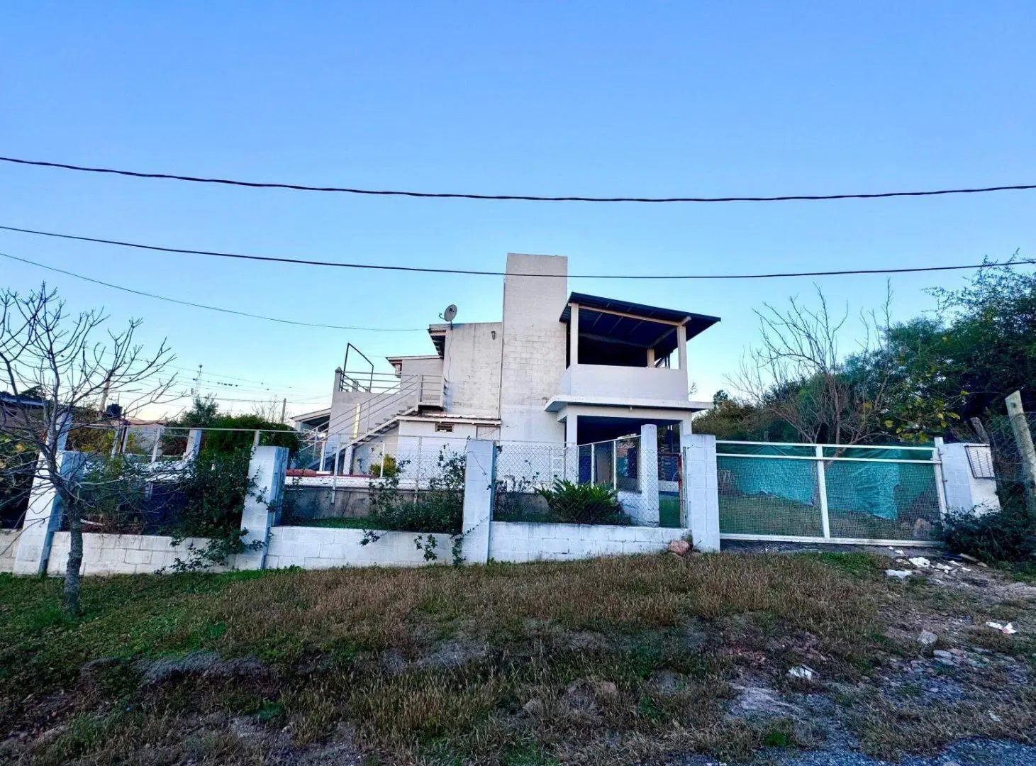 CASA ALQUILER 2 DOR 2 BÑS PILETA COCHERA EN VILLA PARQUE SIQUIMAN 1