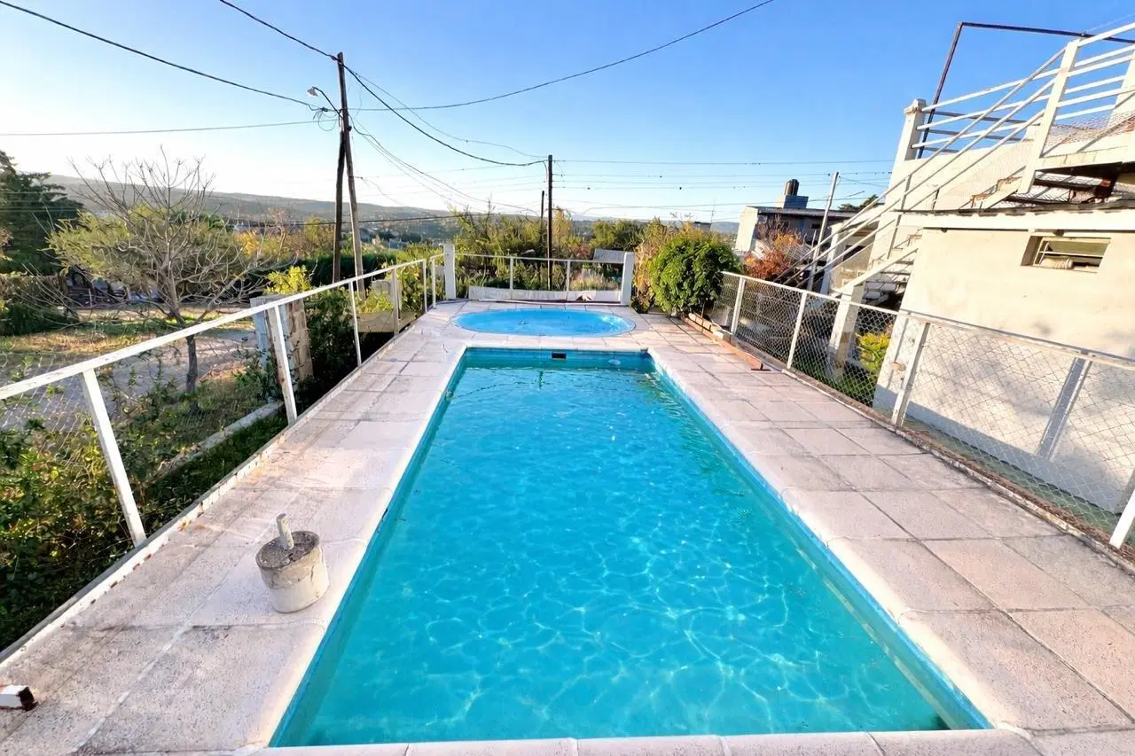 CASA ALQUILER 2 DOR 2 BÑS PILETA COCHERA EN VILLA PARQUE SIQUIMAN 8
