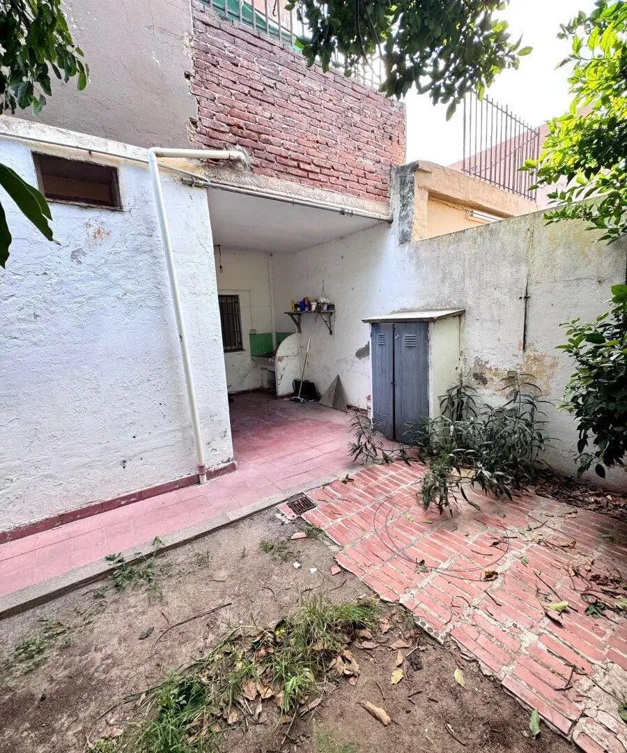 PH EN VENTA P/ REFACCIONAR 2 DOR PLANTA CON PATIO BAJA B° GENERAL PAZ 5