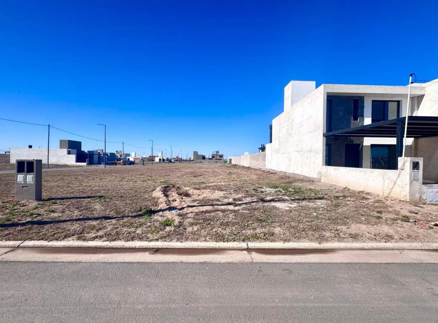 LOTE EN VENTA DE 387 MTS APTO DÚPLEX EN PAMPAS DE MANANTIALES 1