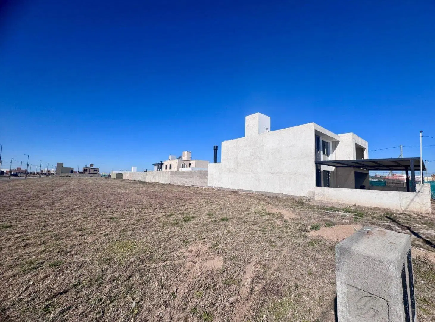 LOTE EN VENTA DE 387 MTS APTO DÚPLEX EN PAMPAS DE MANANTIALES 5