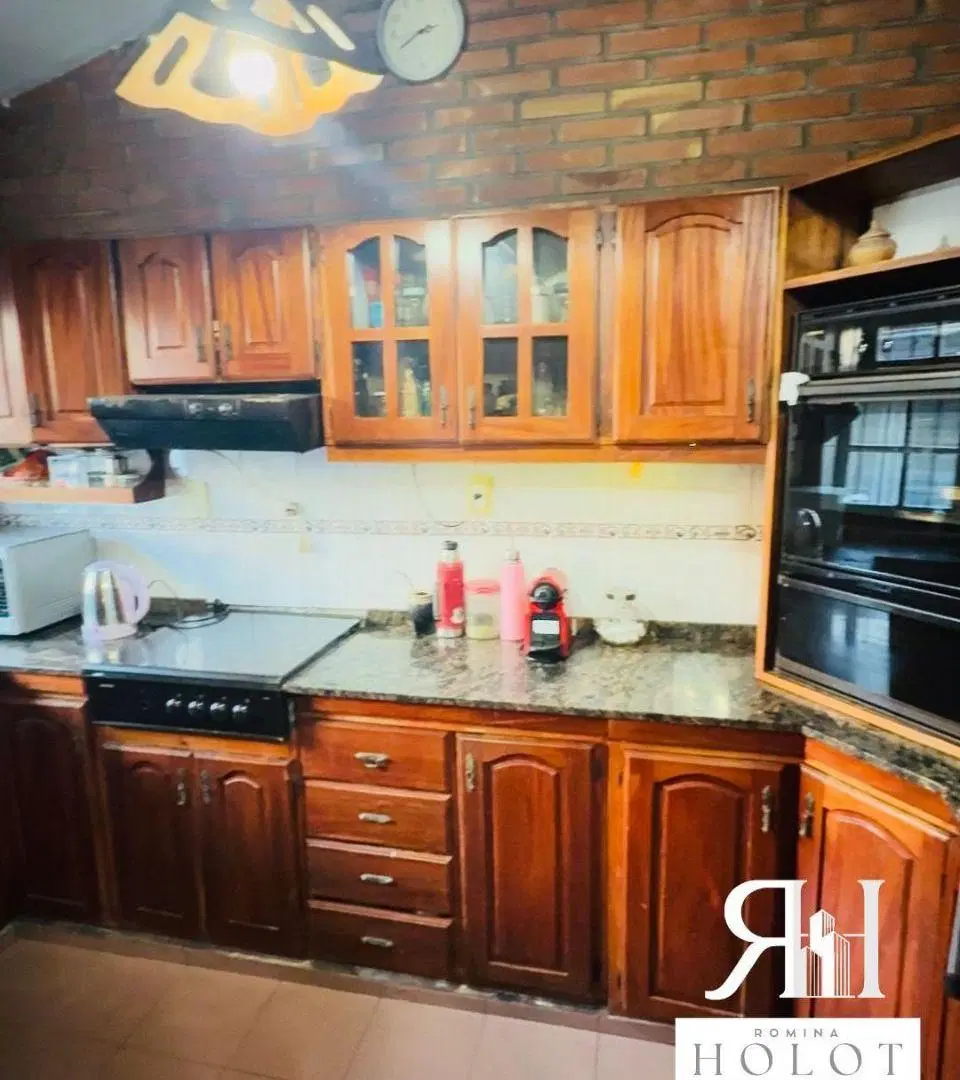 CASA EN VENTA DE 3 DORMITORIOS CON QUINCHO CERRADO 3