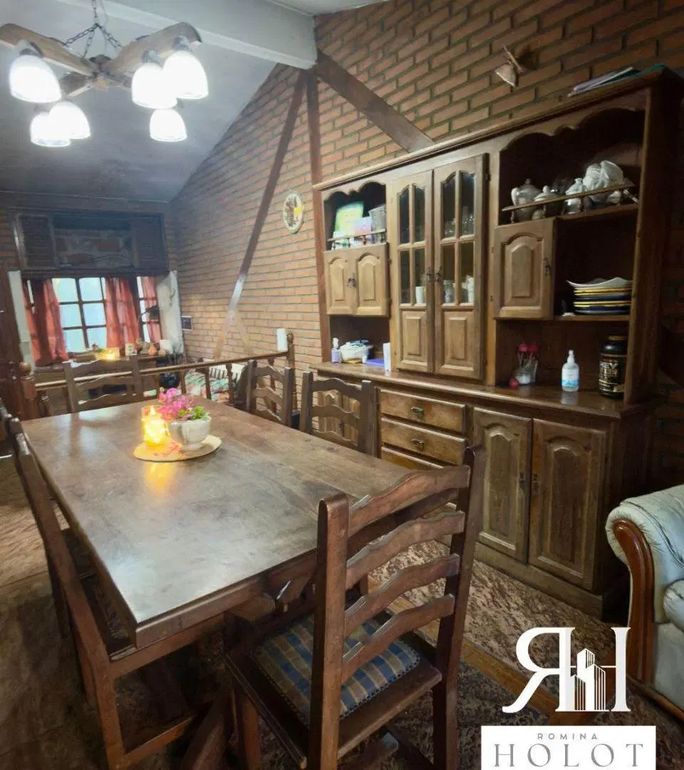CASA EN VENTA DE 3 DORMITORIOS CON QUINCHO CERRADO 2