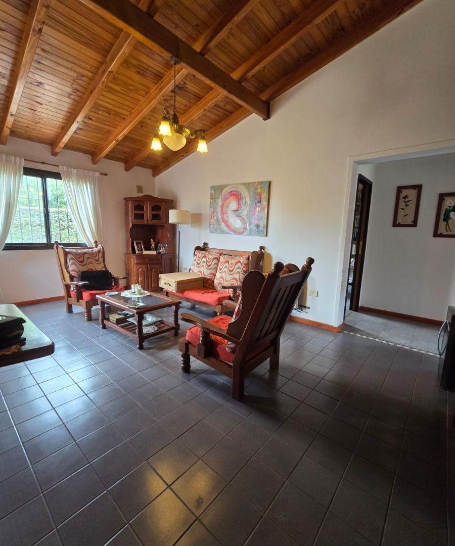Foto de EXCELENTE CASA EN VENTA,Dr. Bernardo Houssay, entre San José y Camino a, imagen 3