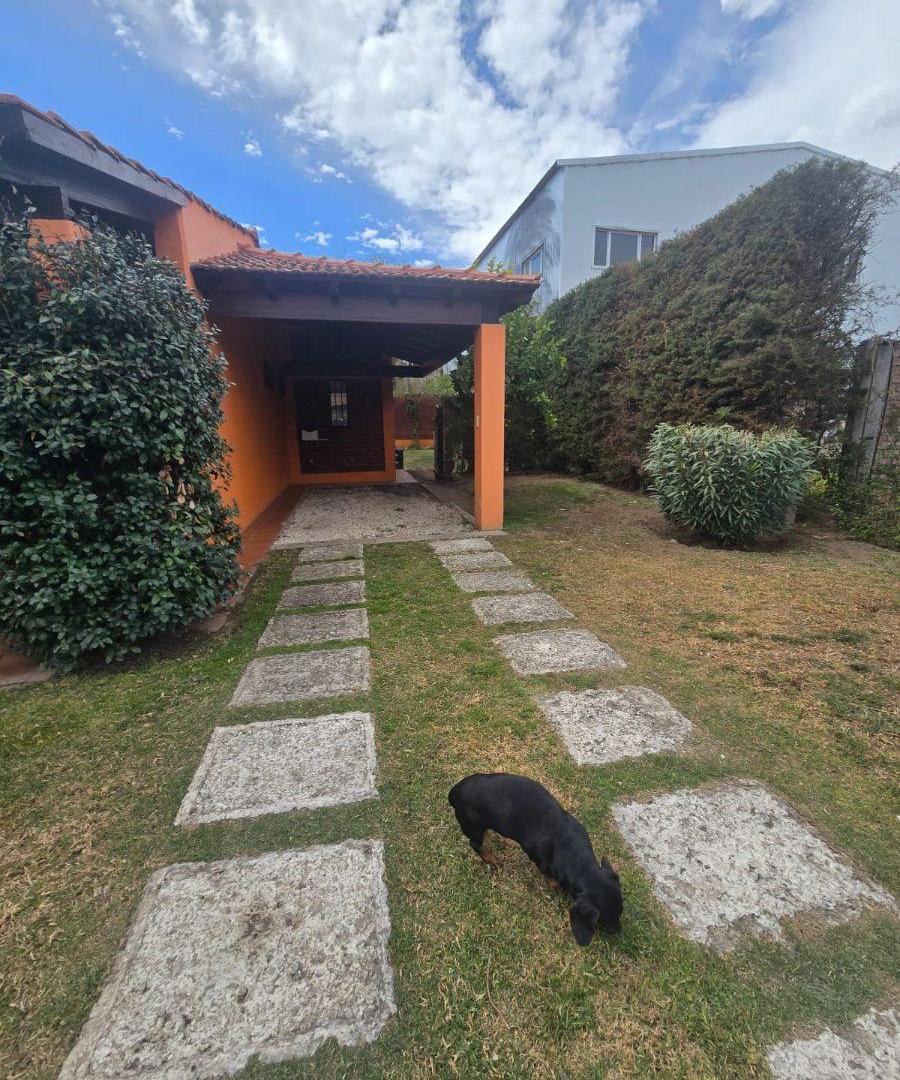 Foto de EXCELENTE CASA EN VENTA,Dr. Bernardo Houssay, entre San José y Camino a, imagen 2