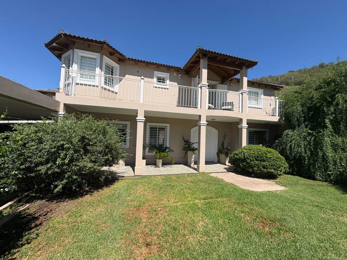 Foto de Magnífica Casa Estilo Residencial al Pie de las Sierras, imagen 1