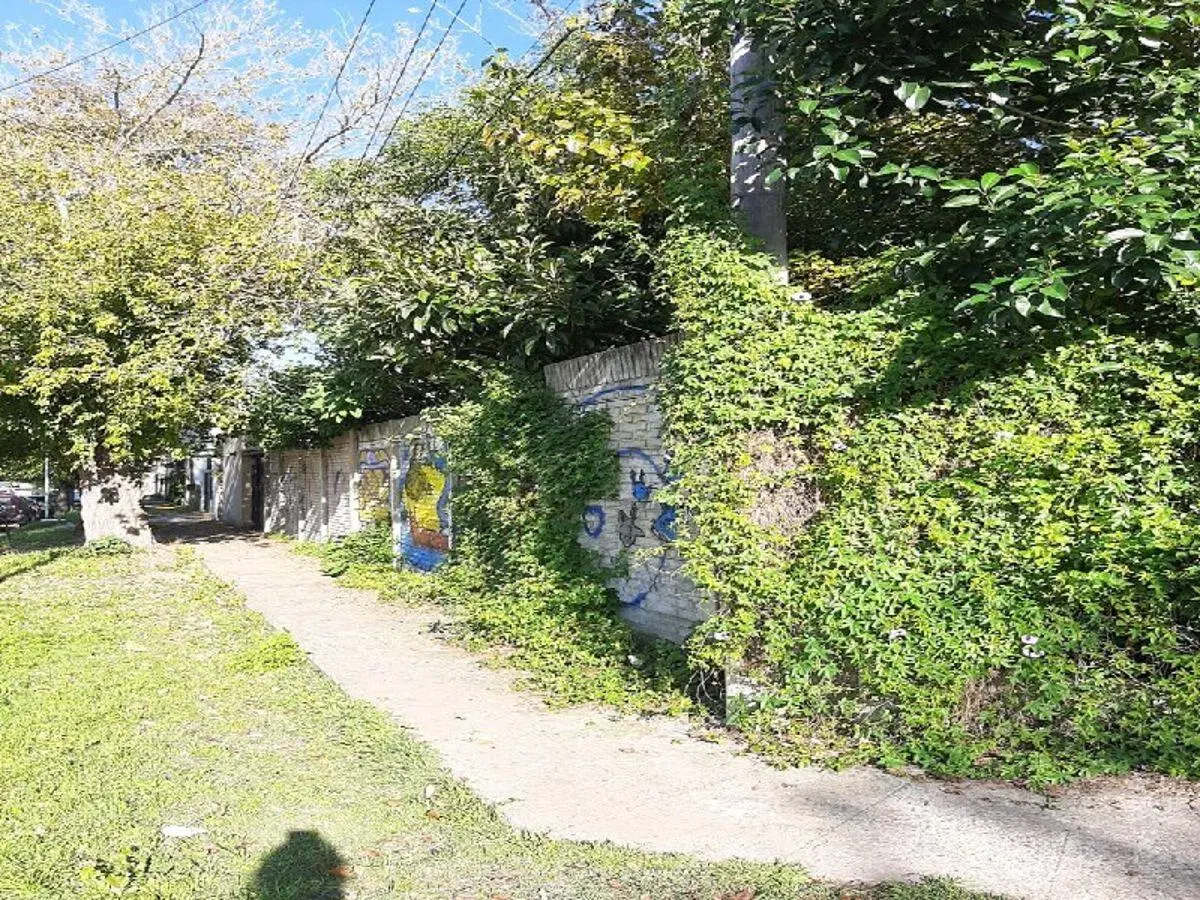 Lote esquina. 6 esquina 525. Muy buena zona 1