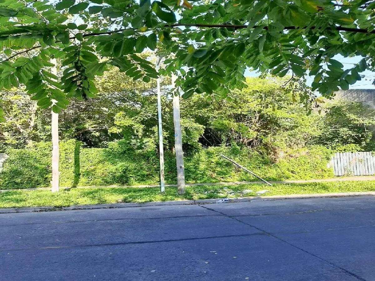 Lote esquina. 6 esquina 525. Muy buena zona 3