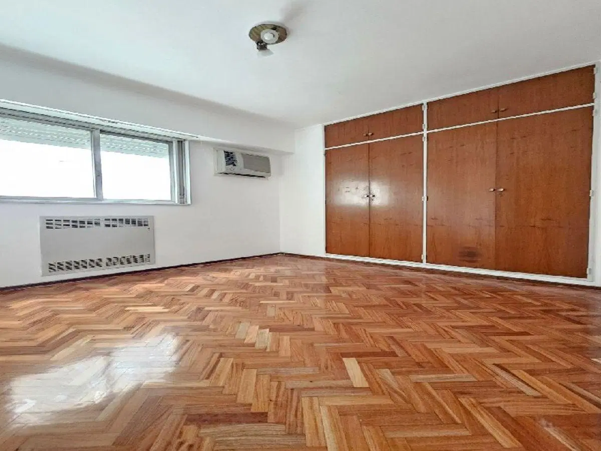 Importante departamento con cochera 5