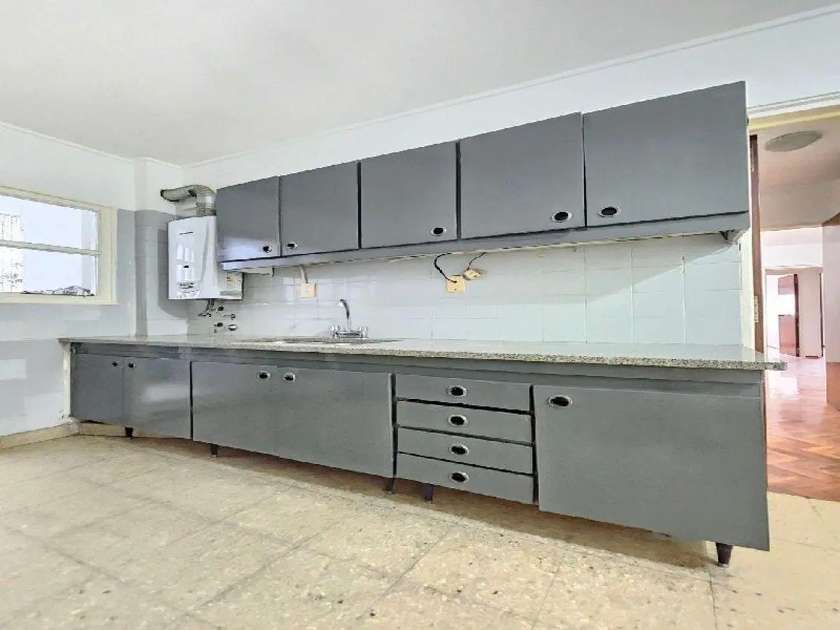Importante departamento con cochera 2