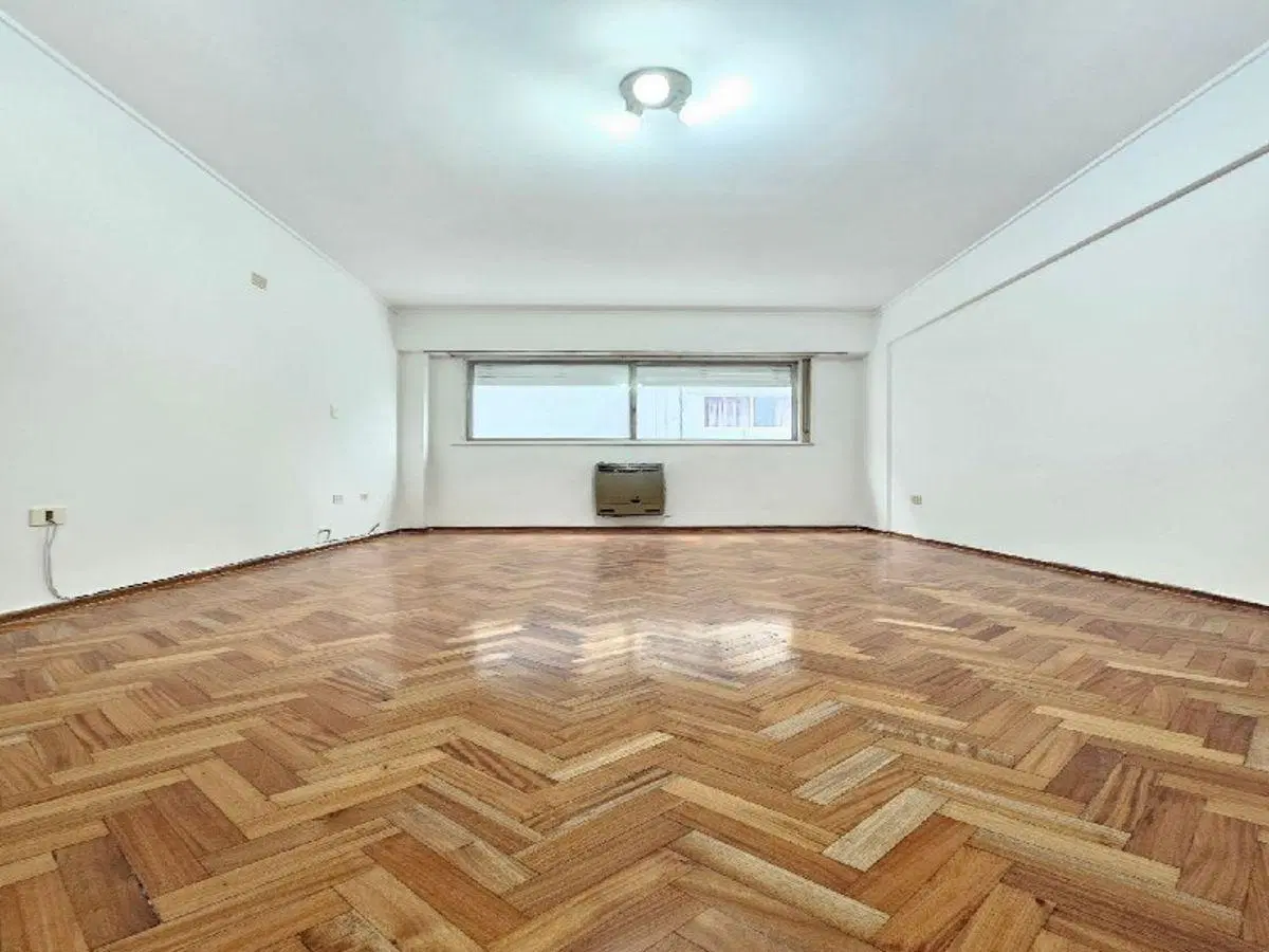 Importante departamento con cochera 3