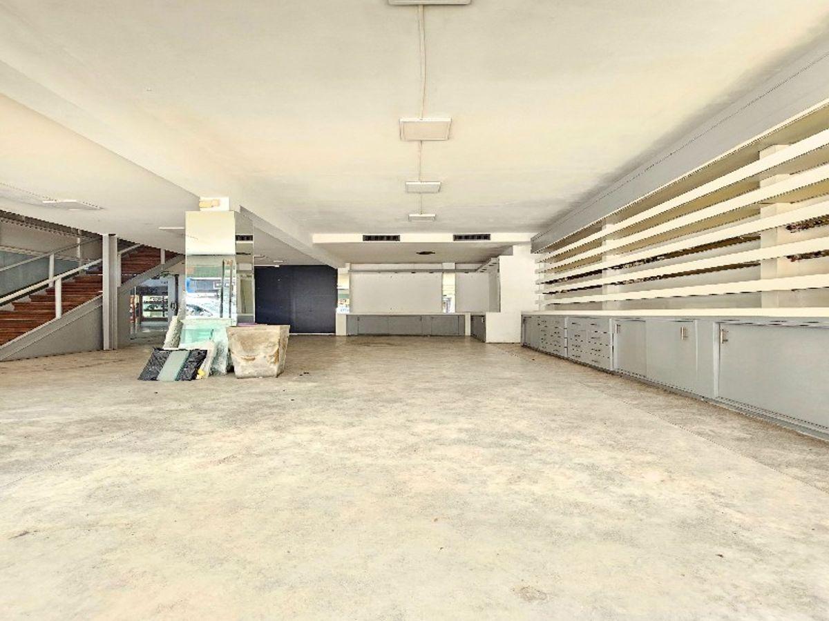 Foto de Local comercial en el ingreso a la Galería Rocha, imagen 1